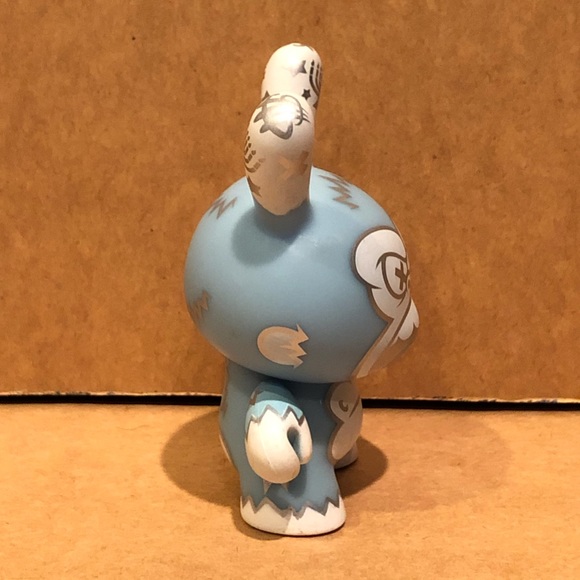 Kidrobot and Jeremy “MAD” Madl HolidAPE Dunny - Picture 4 of 6